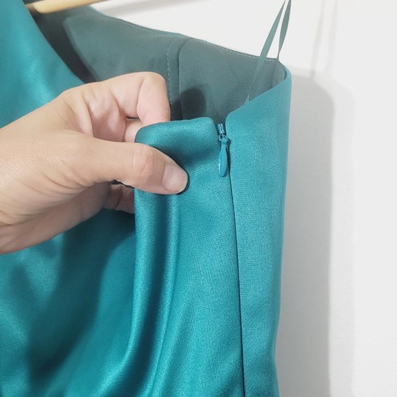 Karlie Monkees NEW One Shoulder Long Sleeve Satin Event Dress Stretch Green NWT - Picture 8 of 16